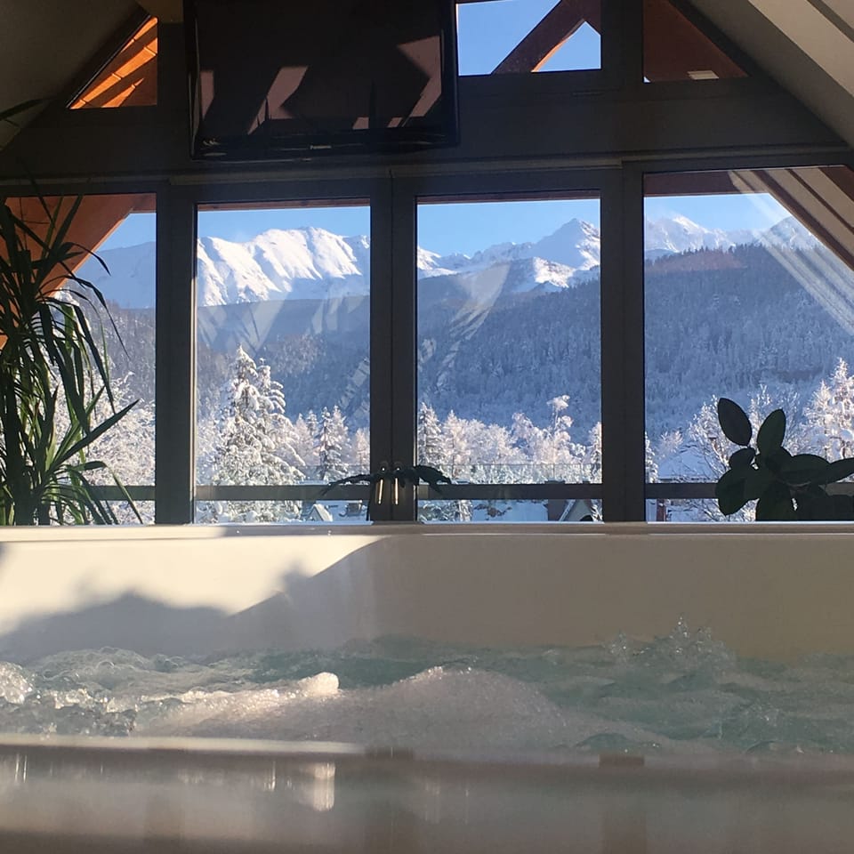 Indoor spa tub