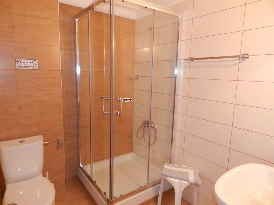 Shower, free toiletries, hair dryer, towels