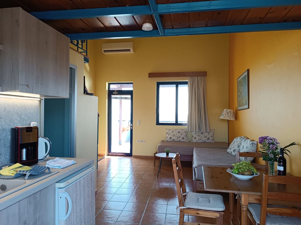 Studio Suite, Sea View | Premium bedding, down comforters, in-room safe, individually furnished