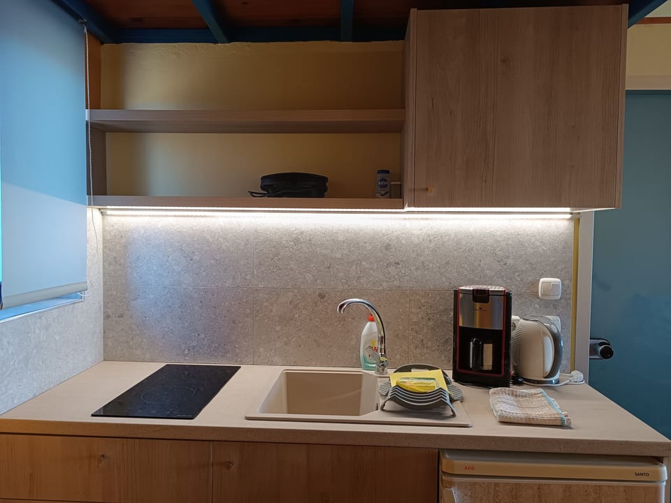 Studio Suite, Sea View | Premium bedding, down comforters, in-room safe, individually furnished