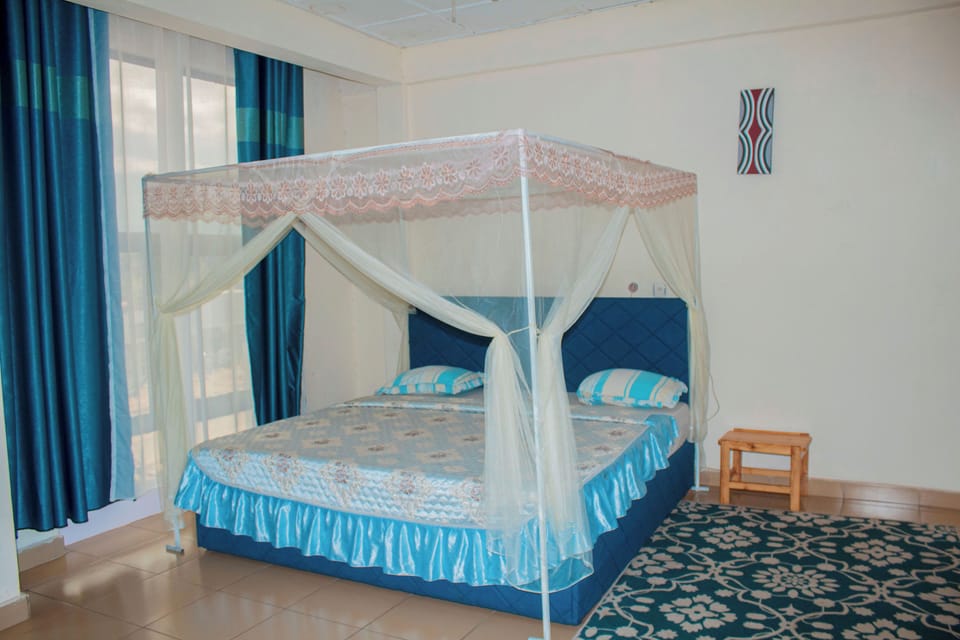 Deluxe Double Room | Laptop workspace, iron/ironing board, WiFi (free)