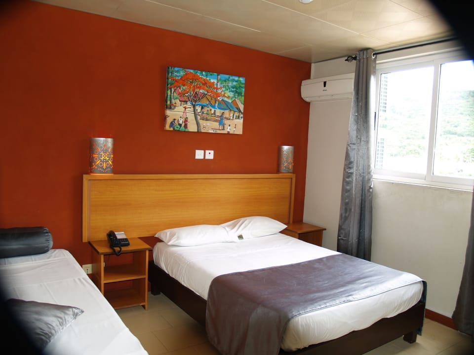 City Twin Room | In-room safe, desk, WiFi (free), bed sheets