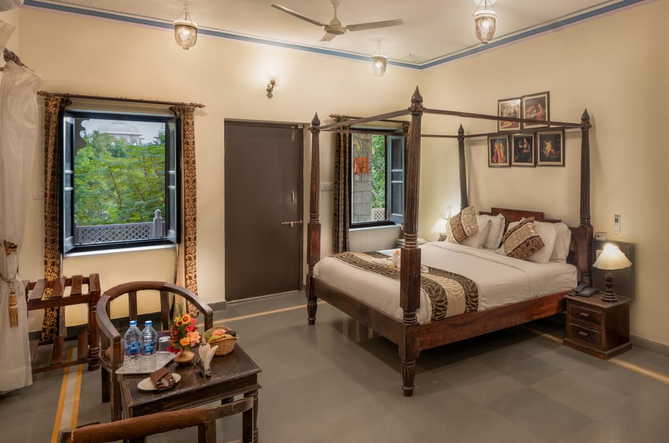 Deluxe Room | Down comforters, desk, soundproofing, iron/ironing board