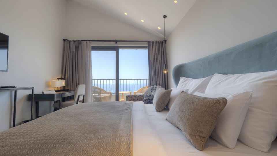 Minibar, in-room safe, desk, laptop workspace