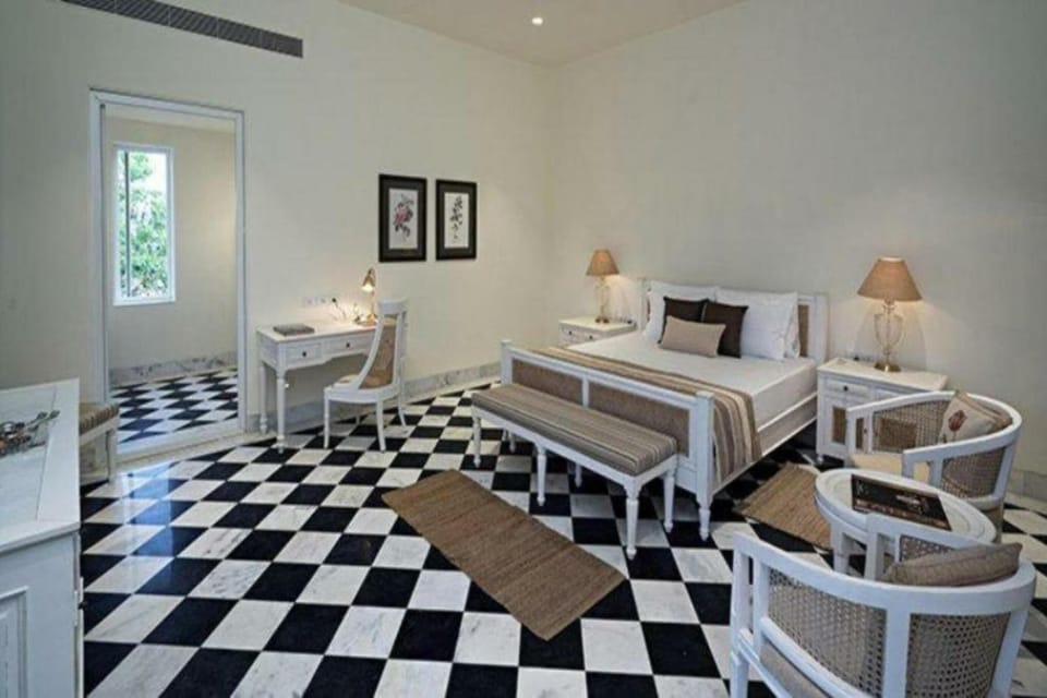 Premium Room | Desk, laptop workspace, soundproofing, iron/ironing board (on request)