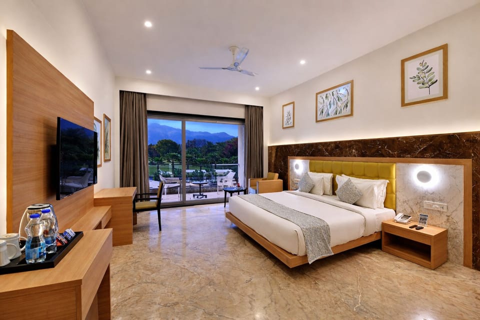 Luxury Pool and Mountain View Room with Private Balcony | Desk, rollaway beds, free WiFi, bed sheets