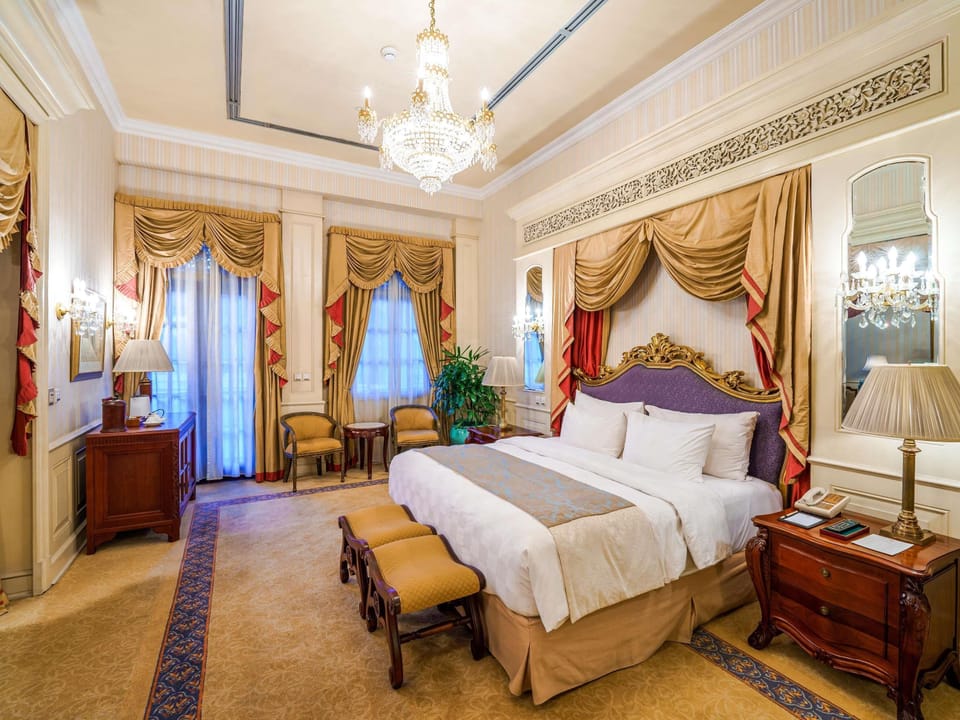 Presidential Suite, 1 King Bed | Minibar, in-room safe, desk, laptop workspace
