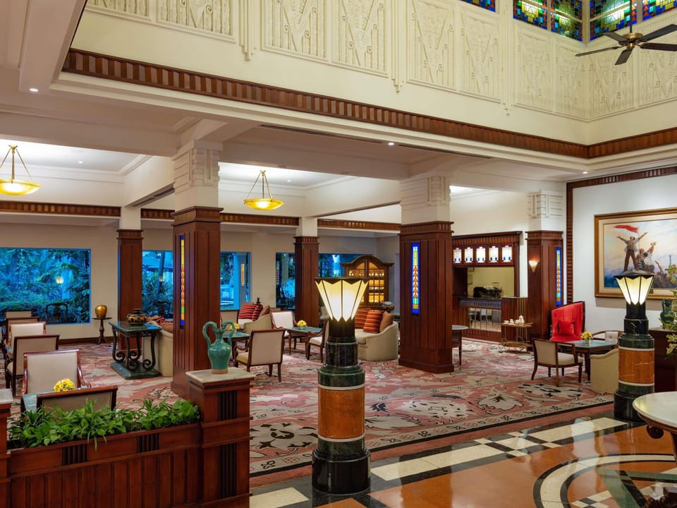 2 bars/lounges, pub