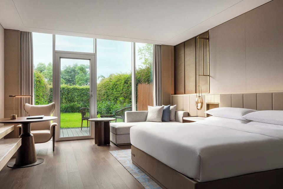 Room, 1 King Bed | Down comforters, free minibar, in-room safe, desk