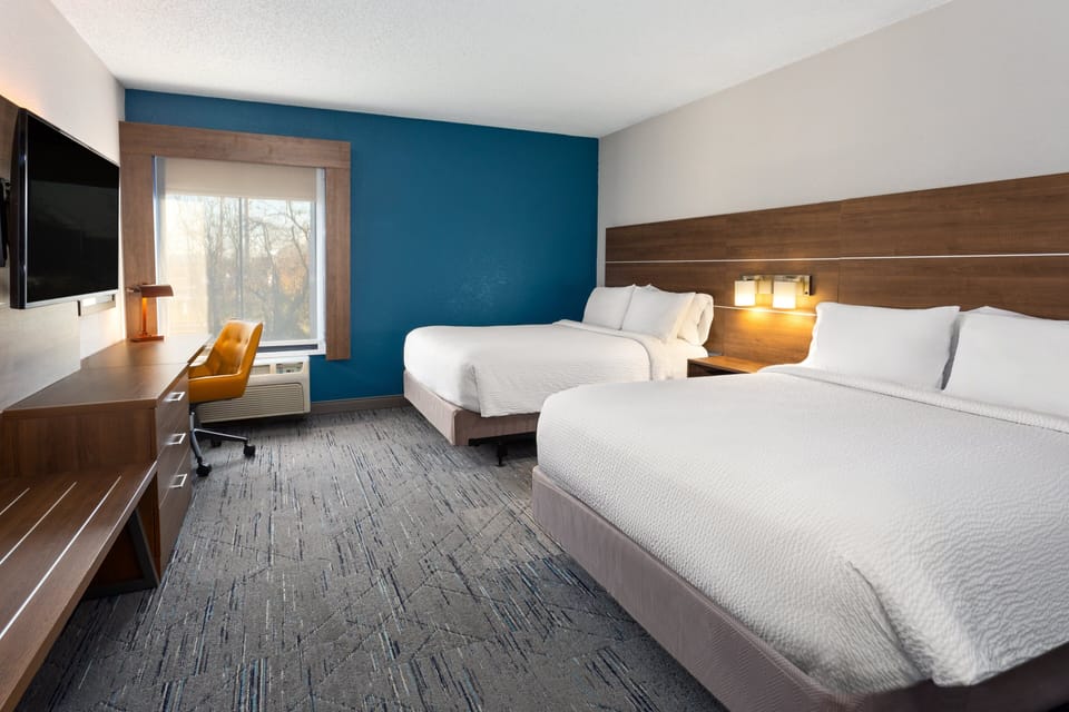 Premium bedding, pillowtop beds, in-room safe, desk