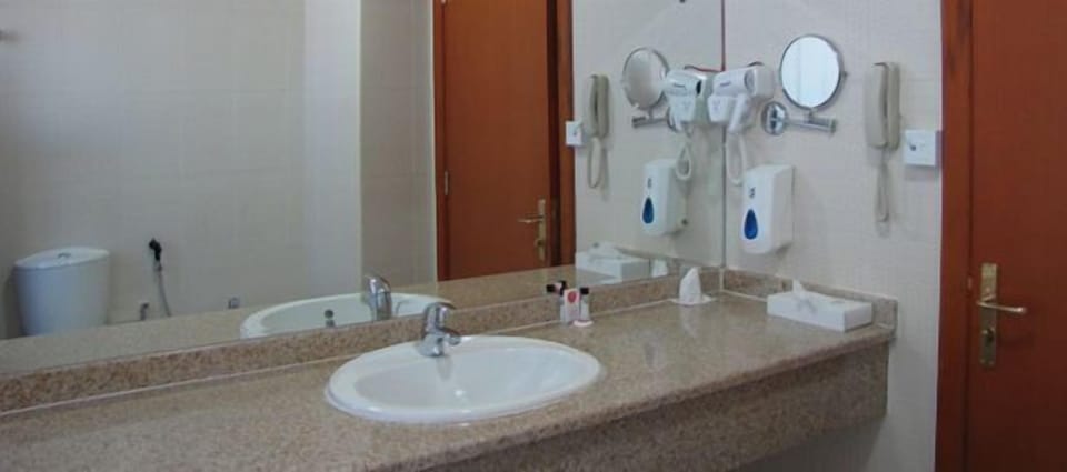Bathroom sink