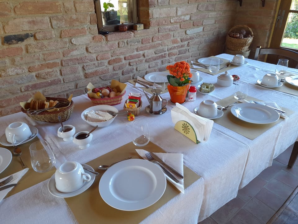 Daily buffet breakfast for a fee