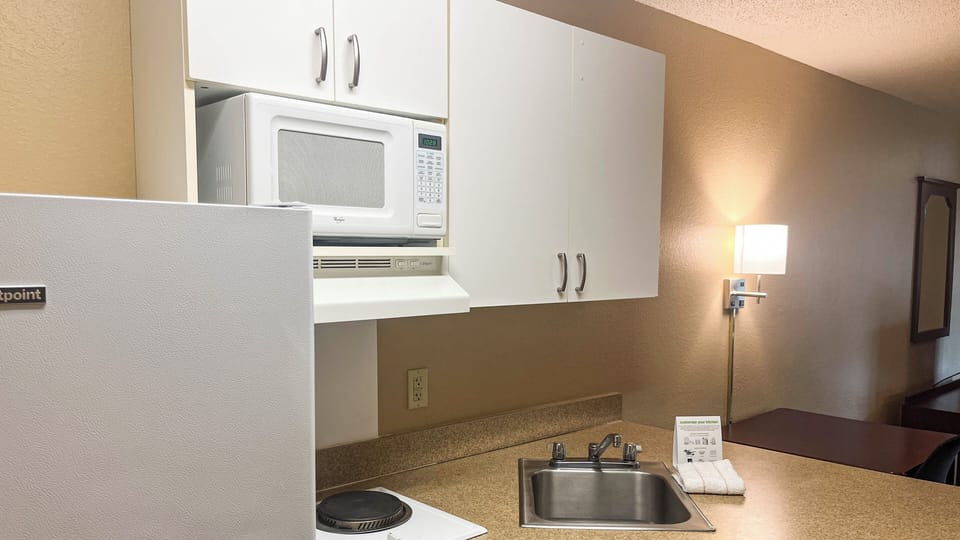 Full-size fridge, microwave, stovetop, coffee/tea maker