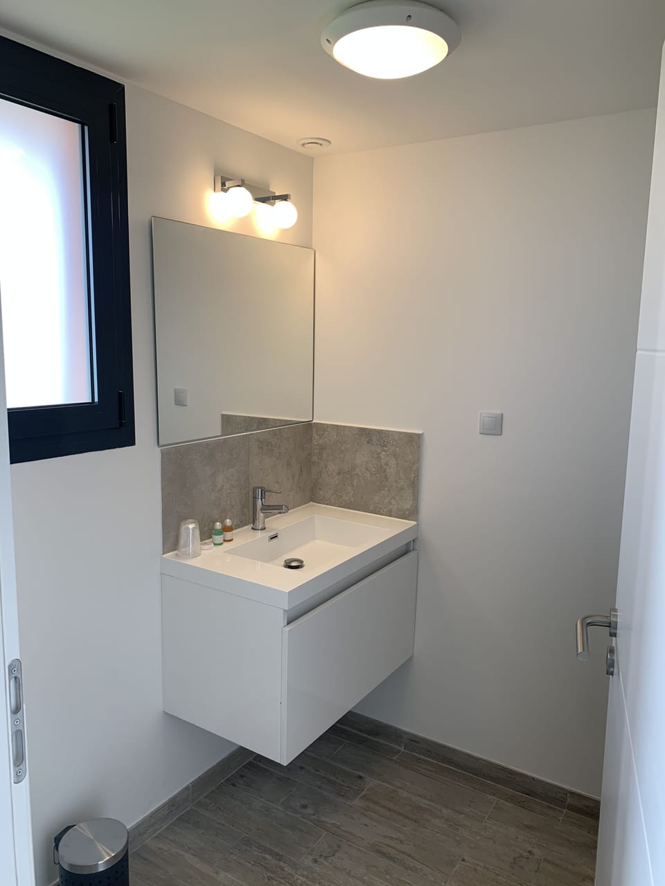 Quadruple Room, 4 single beds | Bathroom sink