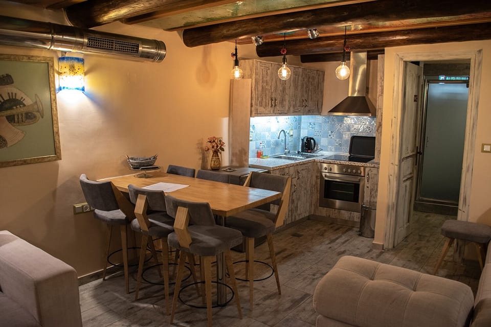 Deluxe Apartment | Minibar, desk, laptop workspace, WiFi (free)