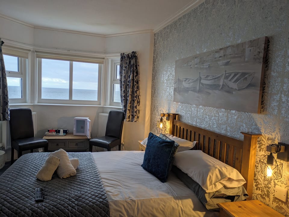 Family Room, Ensuite (2 adults 2 children) | Free WiFi, bed sheets