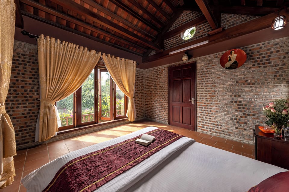 Deluxe Room, 1 Queen Bed, Garden View | Desk, laptop workspace, blackout drapes, soundproofing