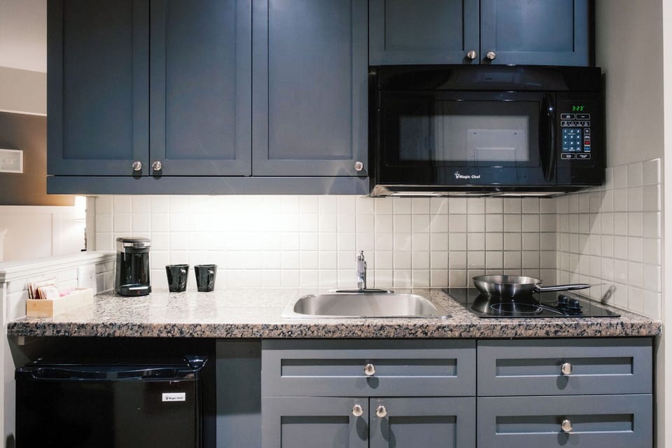 Fridge, microwave, stovetop, coffee/tea maker