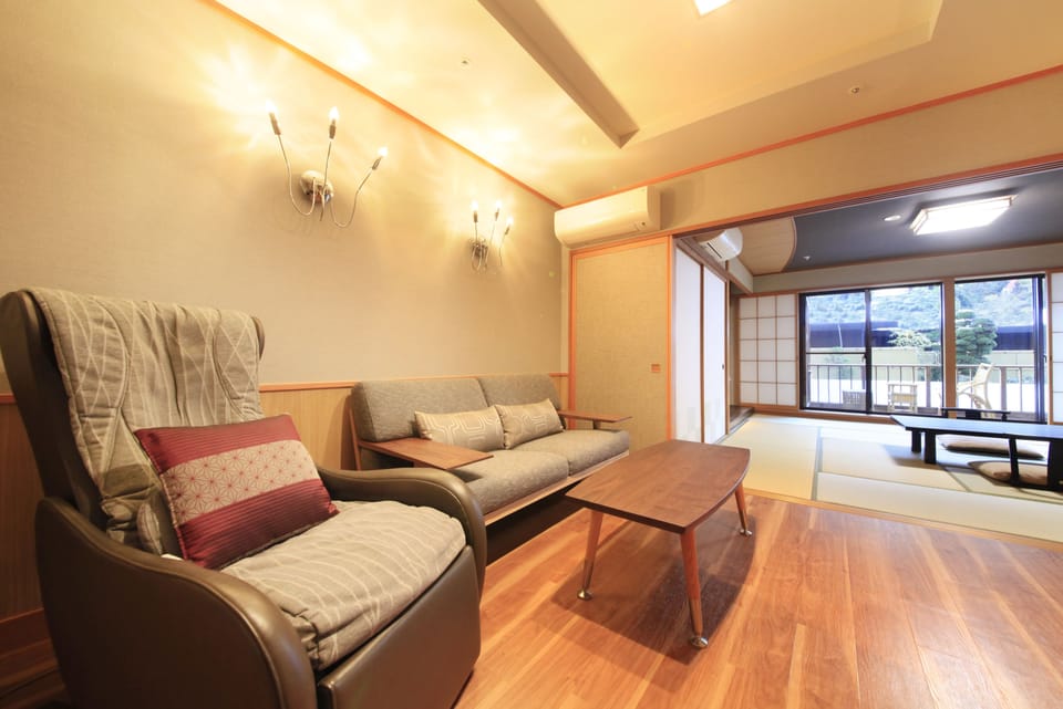 Down comforters, in-room safe, WiFi (free), bed sheets
