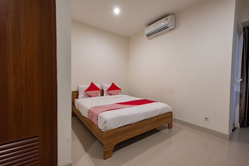 Deluxe Double Room | Desk, free WiFi, bed sheets