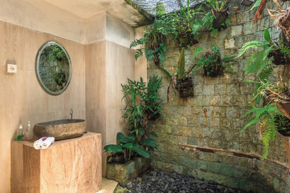 Suite | Bathroom | Shower, slippers, towels, soap