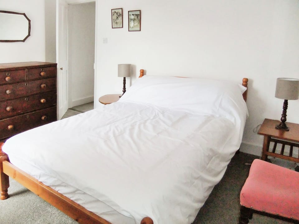Cottage | 2 bedrooms, WiFi (free), bed sheets