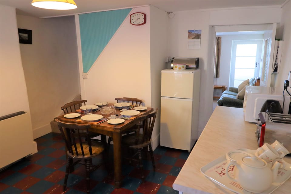 Cottage | Dining