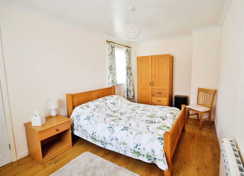 Cottage | 1 bedroom, iron/ironing board, bed sheets