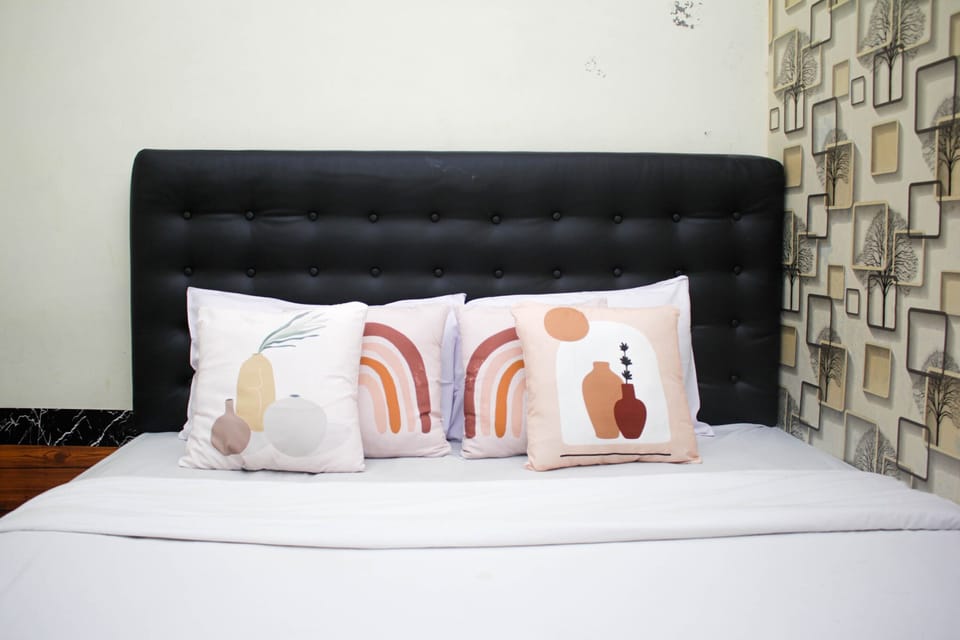 Standard Double Room | Free WiFi, bed sheets