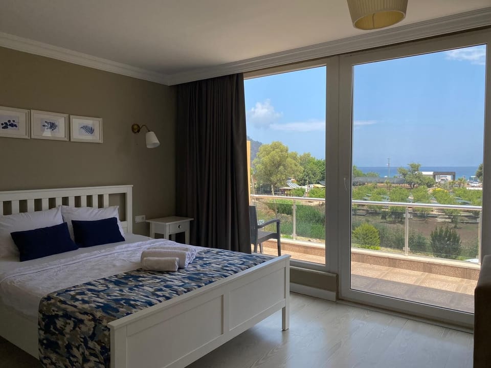 Deluxe Room | Desk, laptop workspace, soundproofing, free WiFi