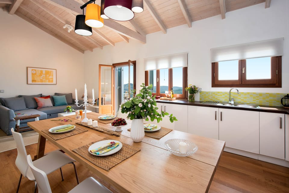 House, 2 Bedrooms | In-room dining