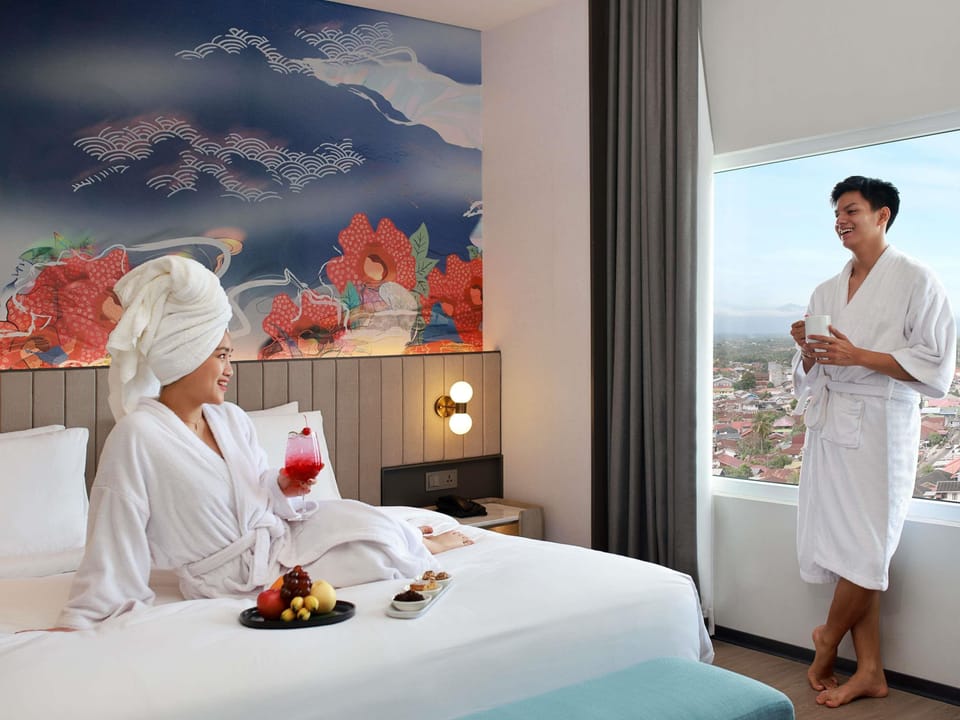 Premium bedding, pillowtop beds, minibar, in-room safe