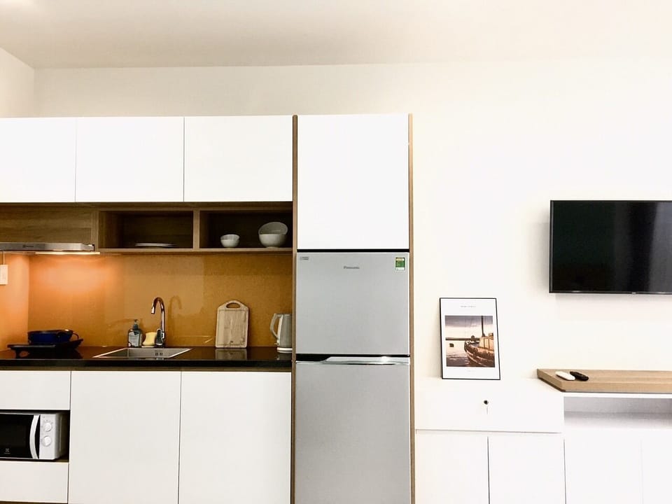 Fridge, microwave, electric kettle, cookware/dishes/utensils