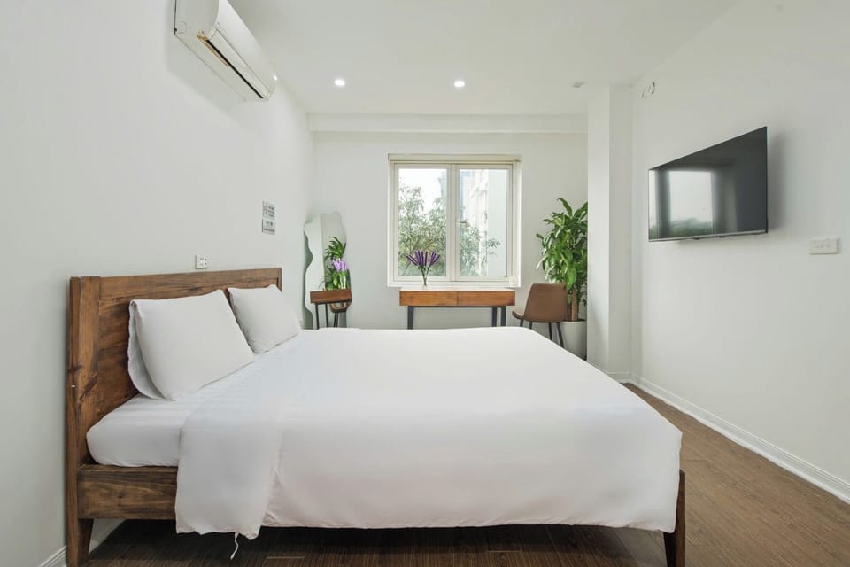 Deluxe Double Room | Premium bedding, soundproofing, iron/ironing board, free WiFi