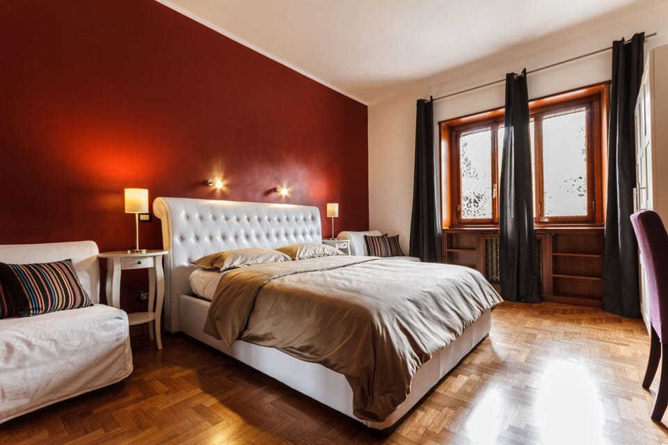 Deluxe Double Room, Ensuite, City View (Camera Matrimoniale) | Individually furnished, desk, laptop workspace, cribs/infant beds