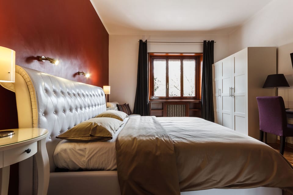 Deluxe Double Room, Ensuite, City View (Camera Matrimoniale) | Individually furnished, desk, laptop workspace, cribs/infant beds