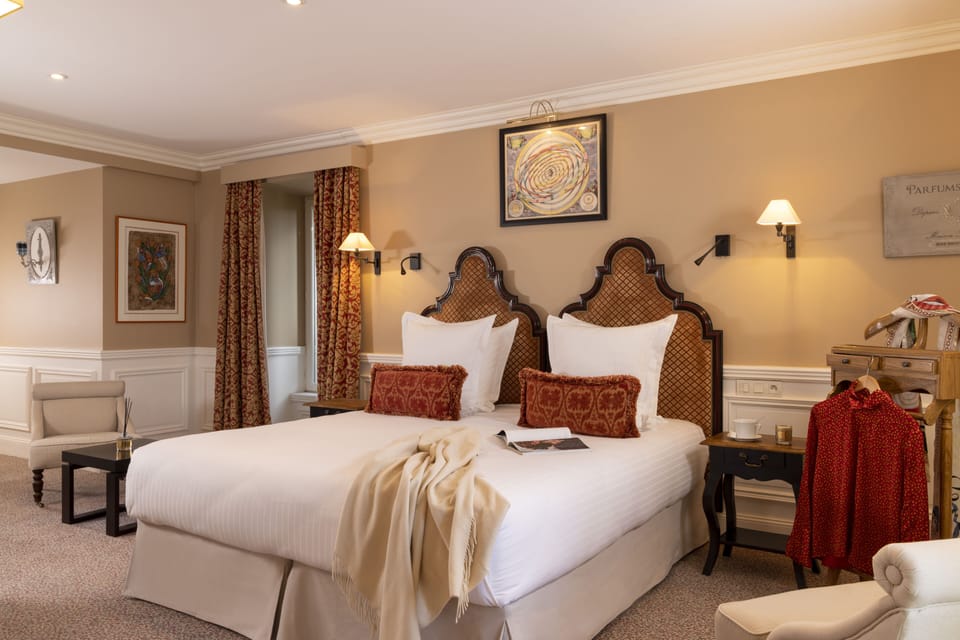 Deluxe Room (Master) | Premium bedding, down comforters, pillowtop beds, minibar