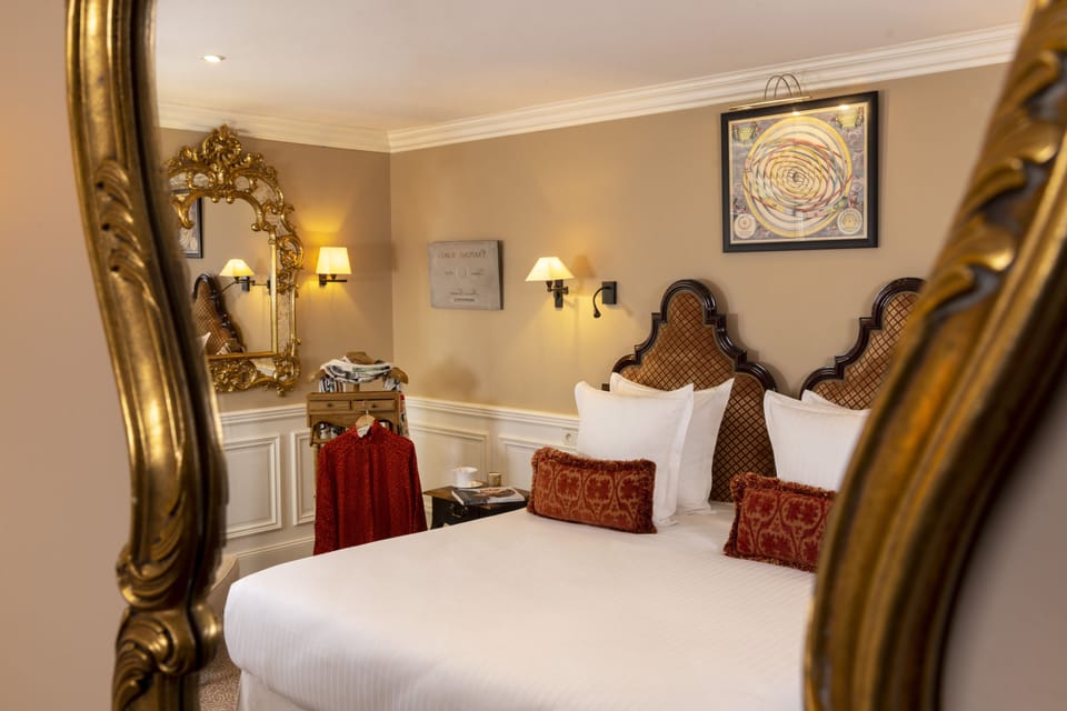 Deluxe Room (Master) | Premium bedding, down comforters, pillowtop beds, minibar