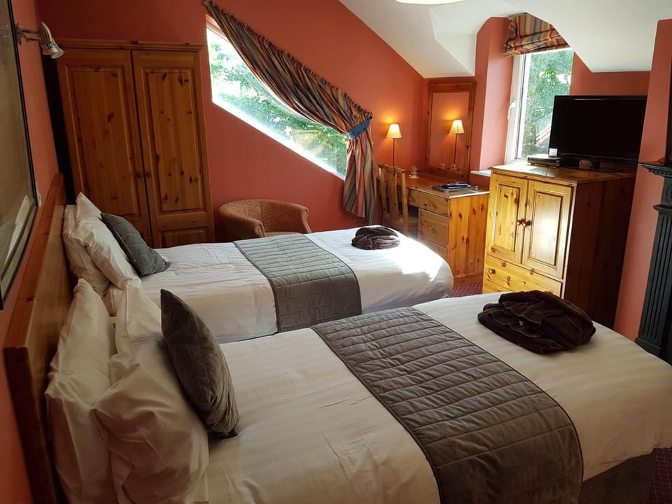 Standard Double or Twin Room, Ensuite | Cribs/infant beds, rollaway beds, free WiFi