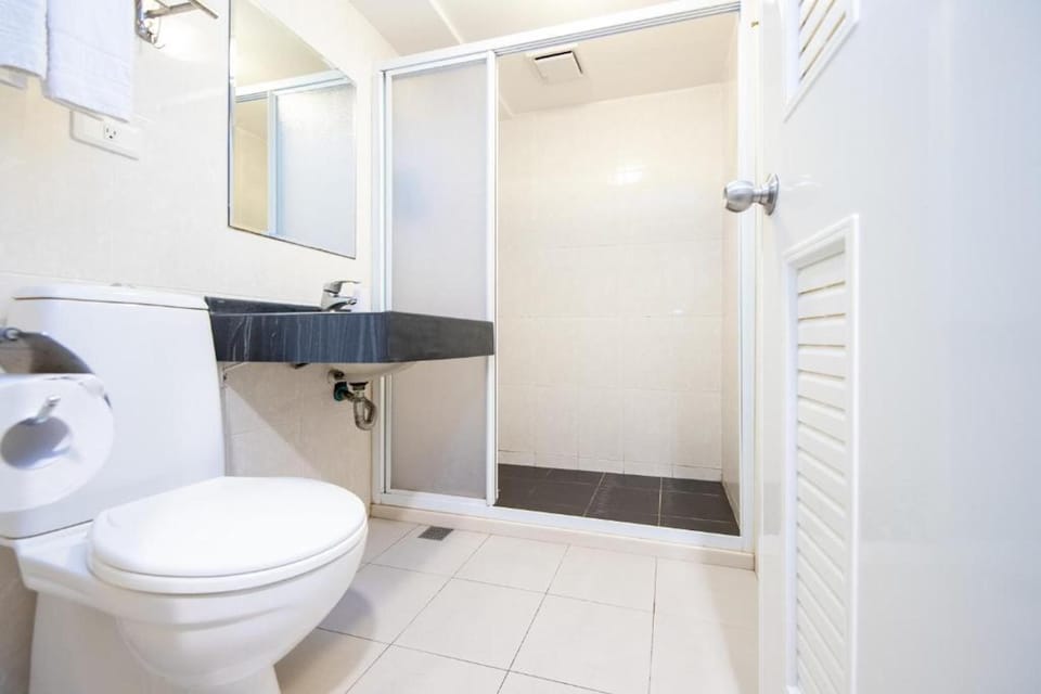 Shower, eco-friendly toiletries, hair dryer, slippers