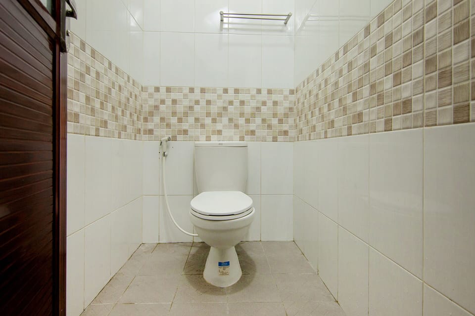Deluxe Double Room | Bathroom | Shower, towels
