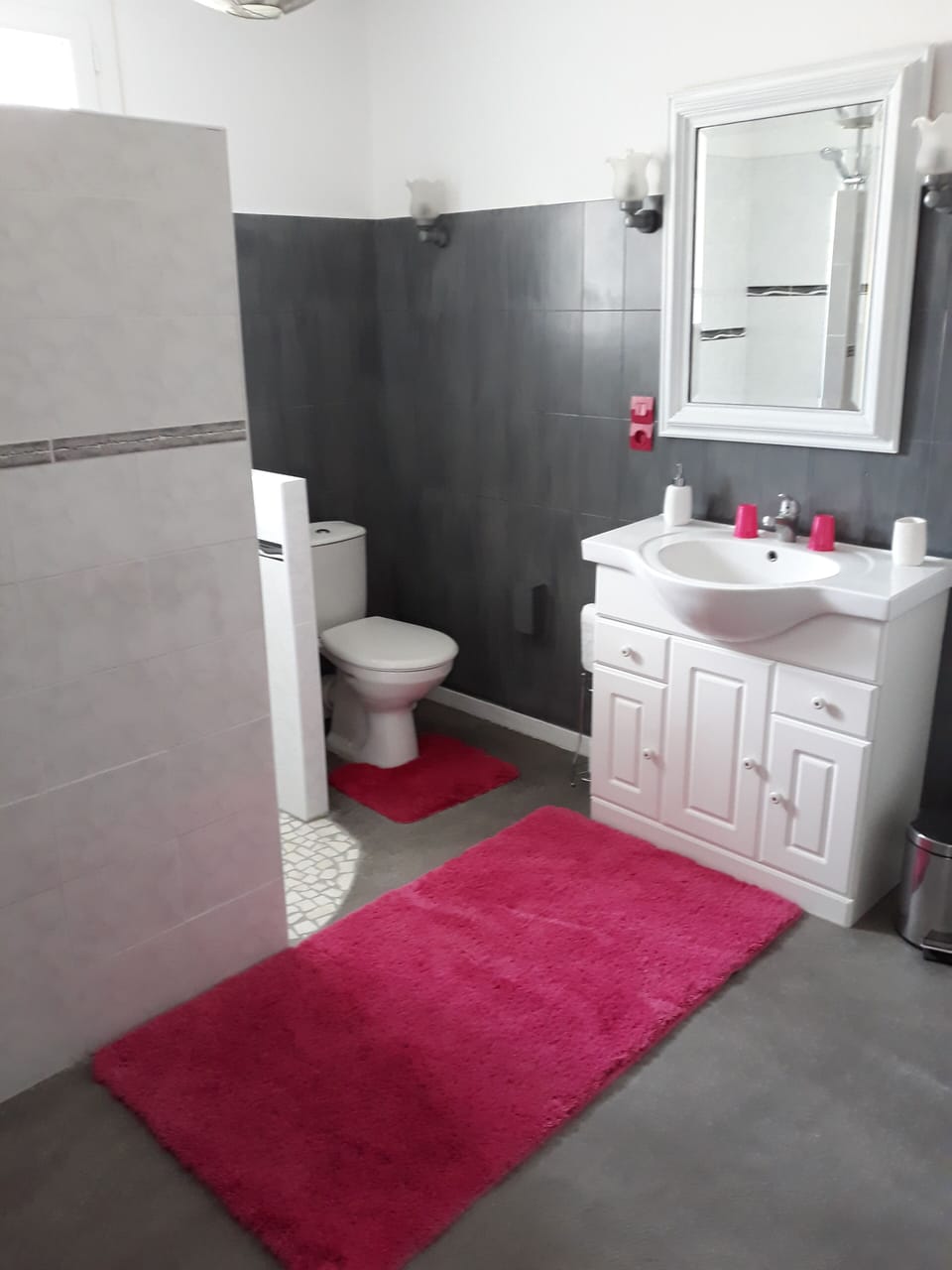 Triple Room (Prune) | Bathroom | Shower, hair dryer, towels