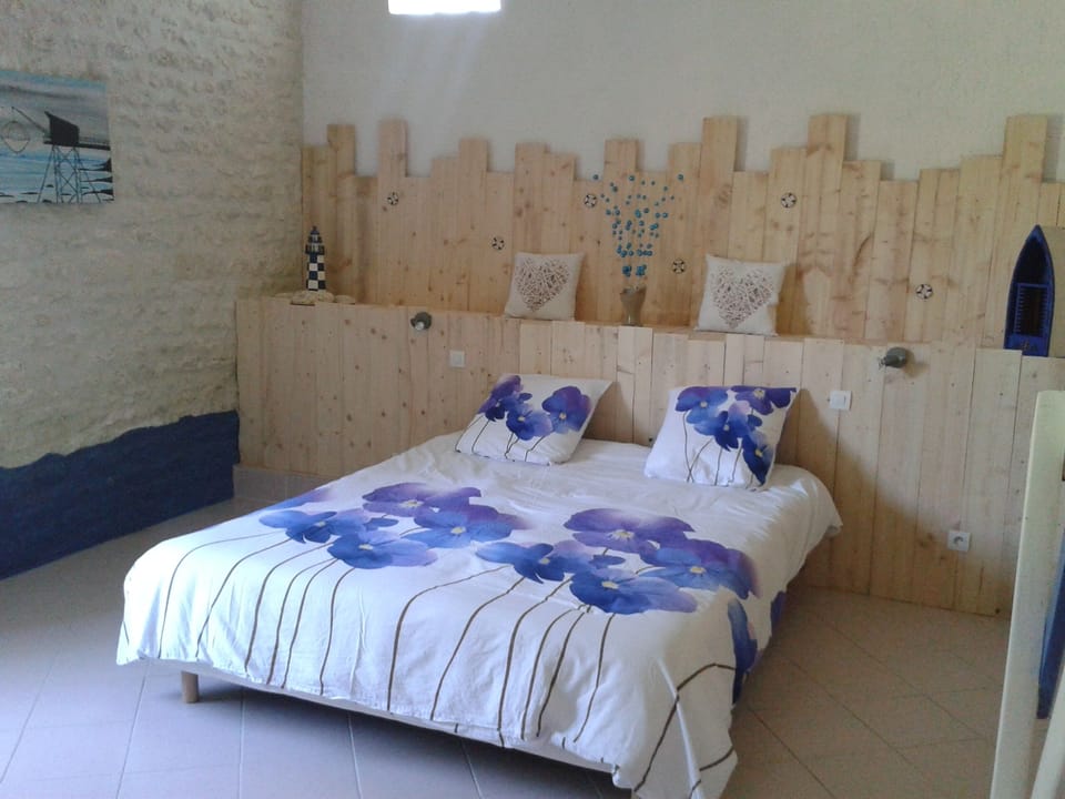 Family Room (Océan) | Individually decorated, individually furnished, blackout drapes