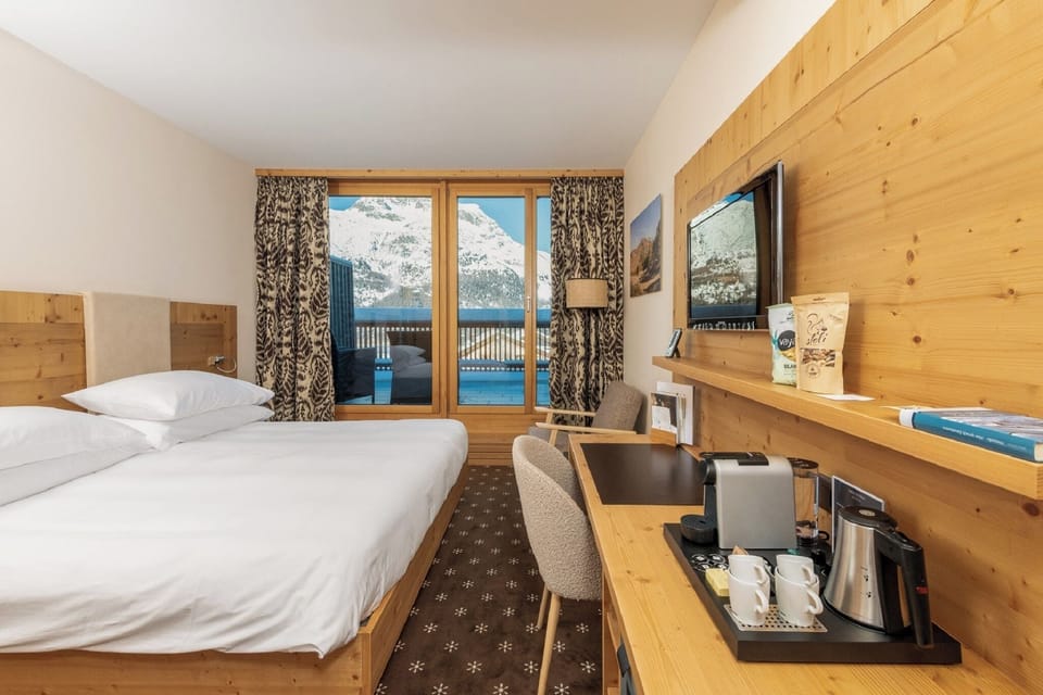 Standard (Corvatsch) | Hypo-allergenic bedding, minibar, in-room safe, desk