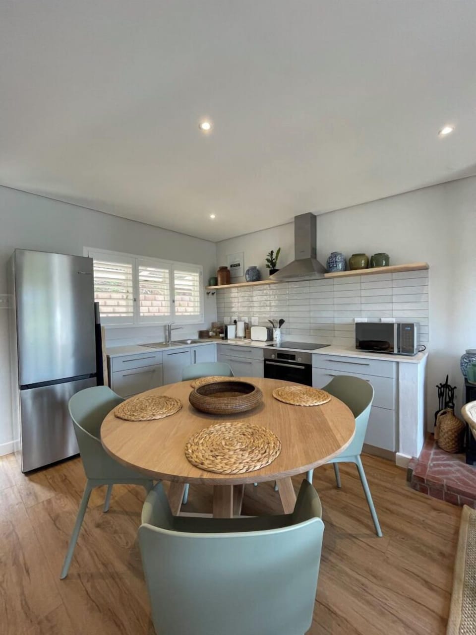 Comfort Cottage | Private kitchen | Full-size fridge, microwave, oven, stovetop