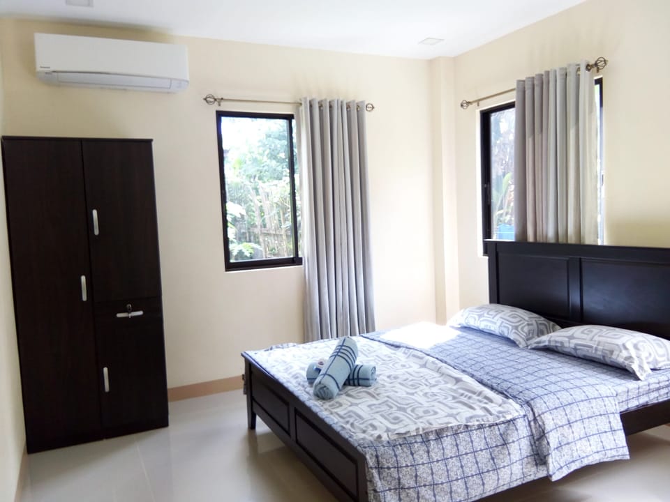 2 bedrooms, blackout drapes, iron/ironing board, free WiFi