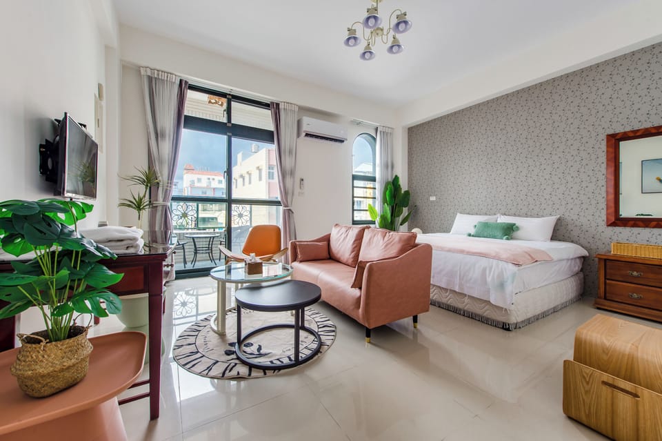 Deluxe Double Room, Balcony | Free WiFi, bed sheets