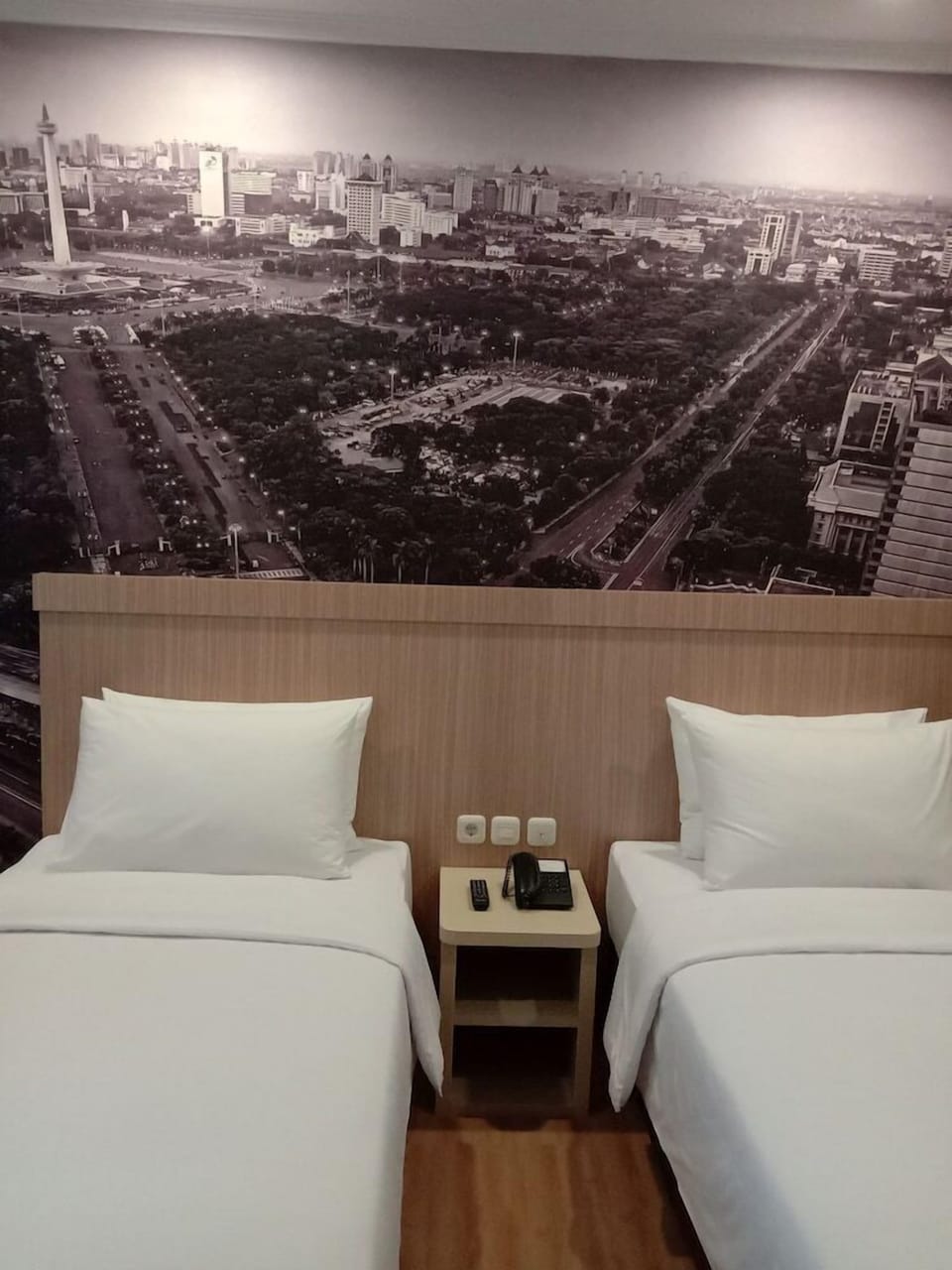 Premium bedding, memory foam beds, desk, soundproofing