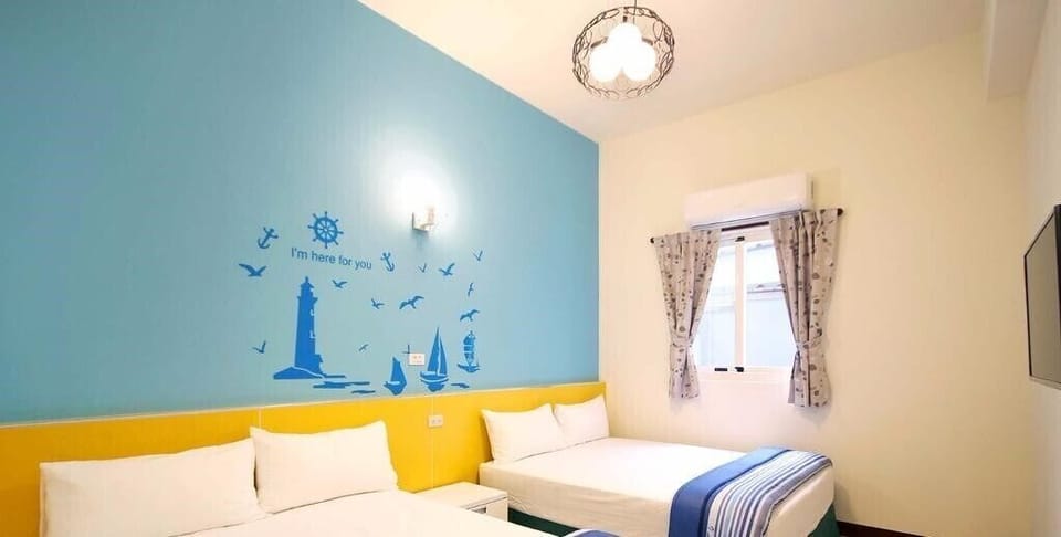 Standard Quadruple Room | Desk, free WiFi