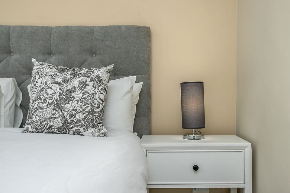 Deluxe Apartment, 1 Bedroom | 1 bedroom, premium bedding, desk, laptop workspace
